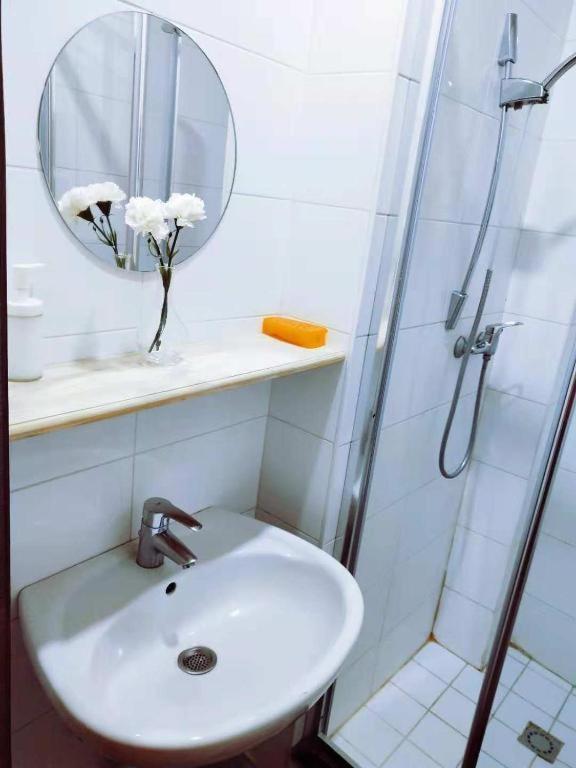 Cozy Rooms With Share The Bathroom And Kitchen Brussel Eksteriør bilde
