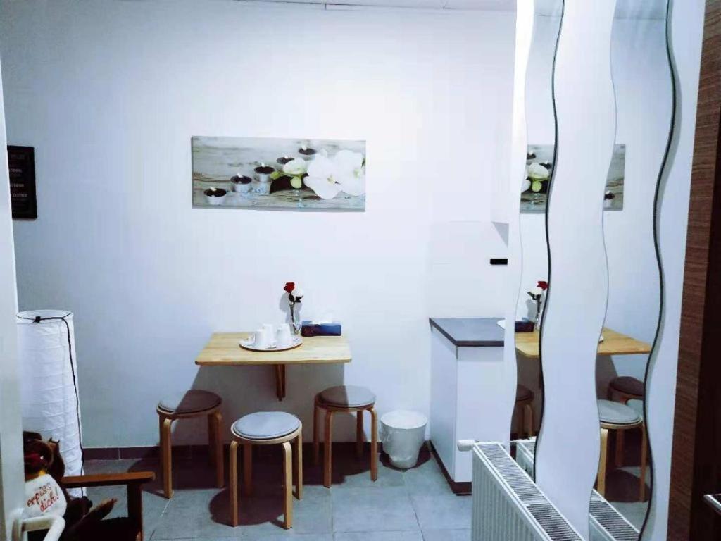 Cozy Rooms With Share The Bathroom And Kitchen Brussel Eksteriør bilde